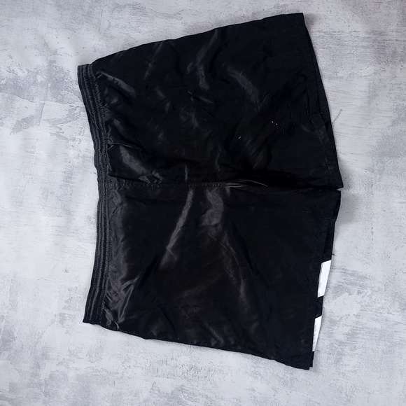 Vintage 90s Adidas Big Logo Shorts Essential - Picture 9 of 9